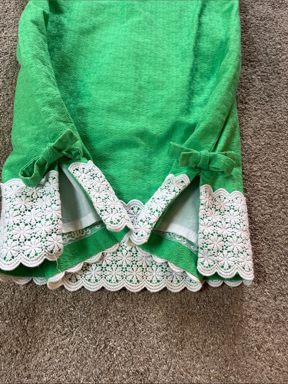 🍀🌼☘️Lilly Pulitzer sz4 Daisy Embossed Green Shift Embroidered Hem Bows WOW! EUC - Picture 4 of 13